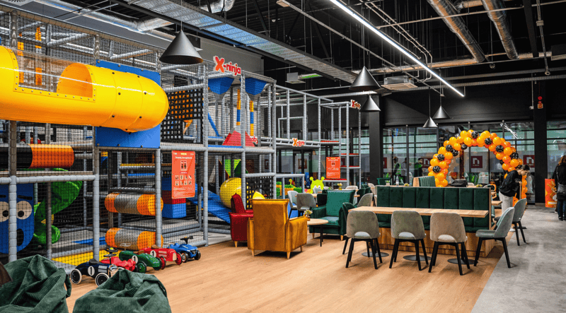 Kolorowa sala zabaw dla dzieci